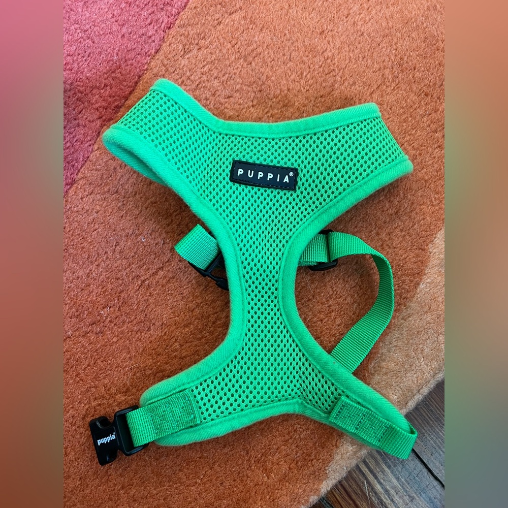 Puppia Bright Green Soft Mesh Dog Harness M NWT
